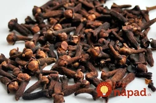 Domáca prírodná medicína: Zázračný všeliek starých materí, ktorý má doma určite každý z nás!