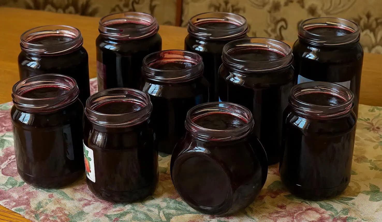 NIE obyčajný džem, ale najsilnejší liek na priedušky: Zázrak z čiernych ríbezlí bez varenia a sterilizácie!