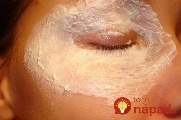 Zbohom vrásky na viečkach a okolo očí: Jednoduchá zmes našich babičiek tromfne aj drahú kozmetiku z obchodu – a vejáriky okolo očí sú preč!