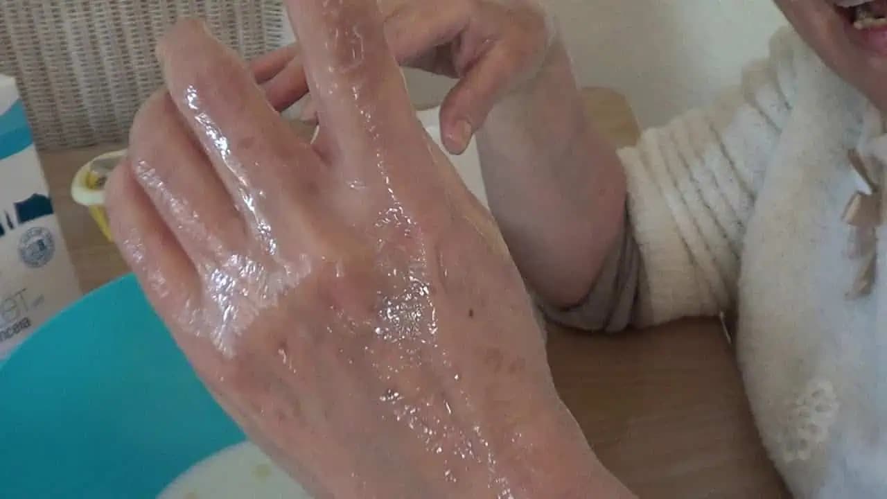 Ruky o 20 rokov mladšie: Kozmetička poradila domáci trik pre krásnu pokožku – výsledok za 24 hodín!