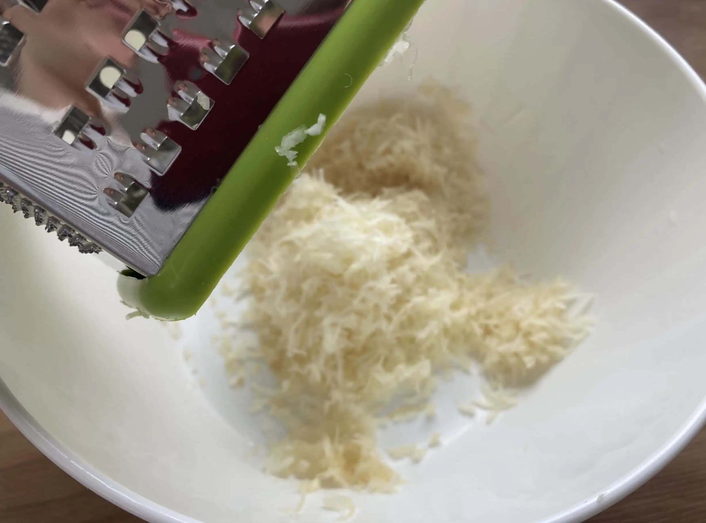 Nastrúhajte kúsok zeleru s medom a zabudnite, čo je vysoký CHOLESTEROL, kašeľ a cukrovka: Uložte si RECEPT!