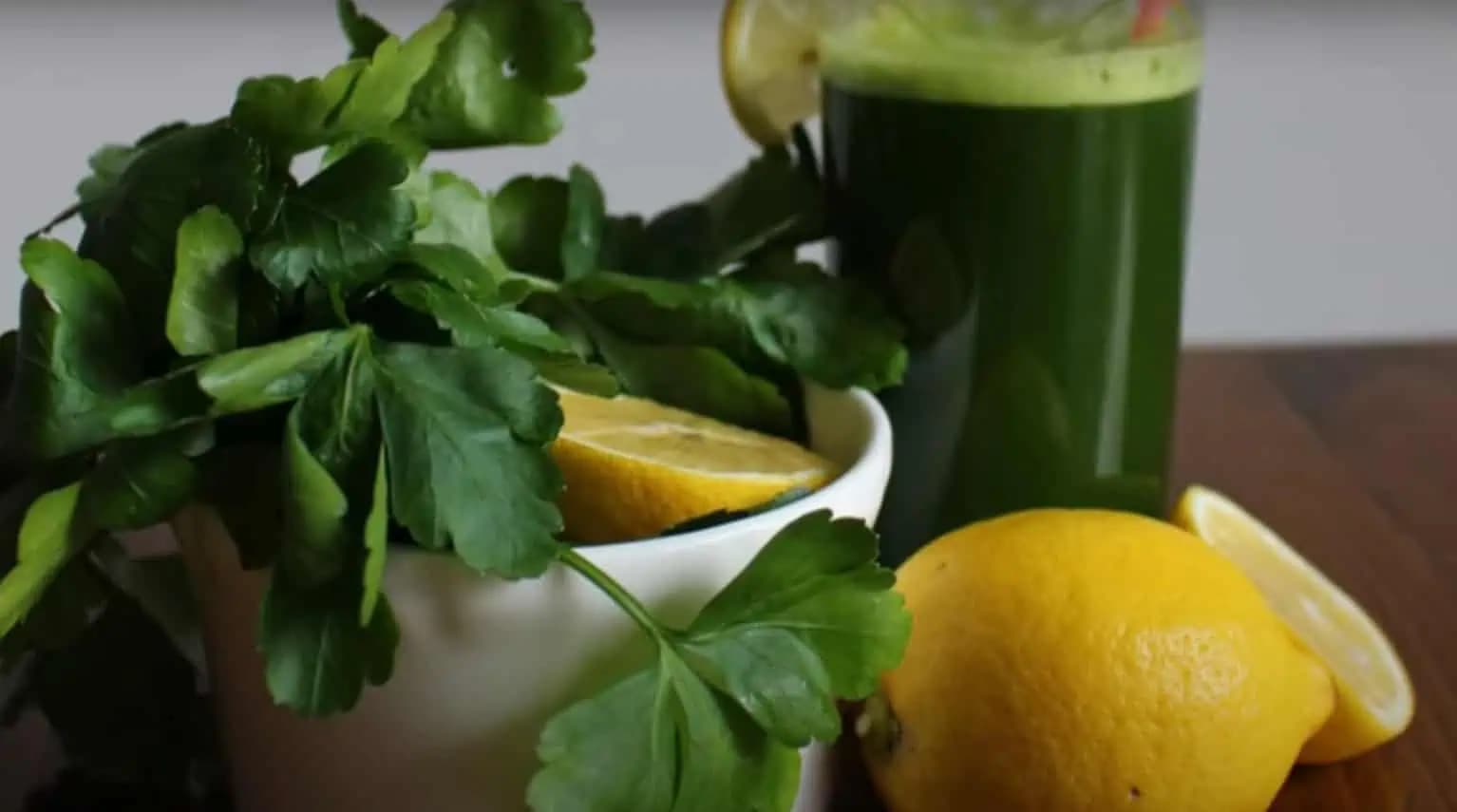 Dve zložky, ktoré vám pomôžu zbaviť sa tukových vankúšikov: Pite 5 dní tento nápoj a výsledky vás milo prekvapia!