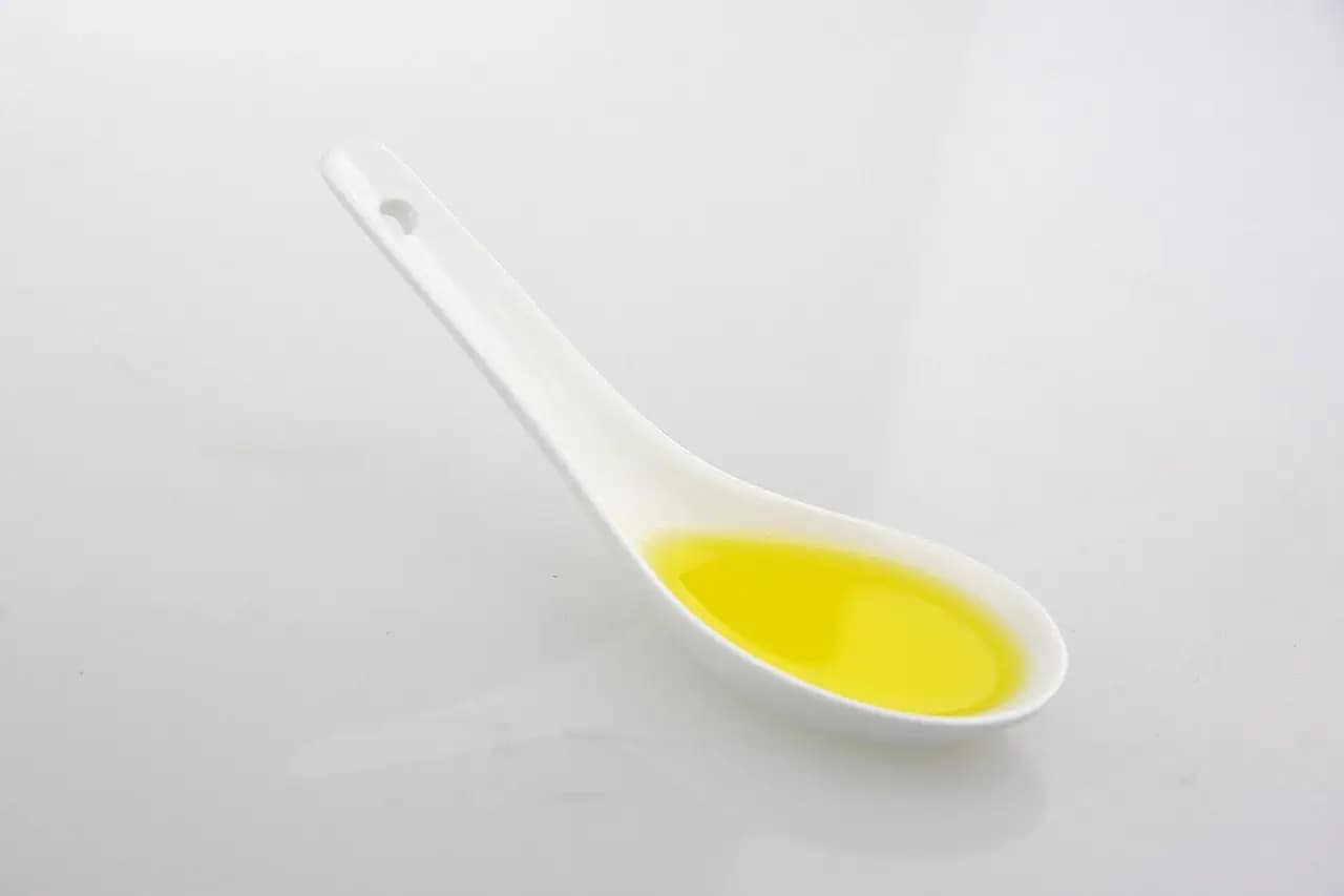 Olivový olej nedávajte len do šalátu: 7 dôvodov, prečo je dobré vypiť lyžicu olivového oleja hneď ráno nalačno!