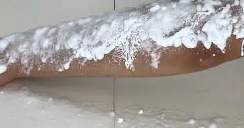 Koniec nežiadúcim chĺpkom: Zbavte sa ich jednoduchým spôsobom aj bez žiletky a vosku!