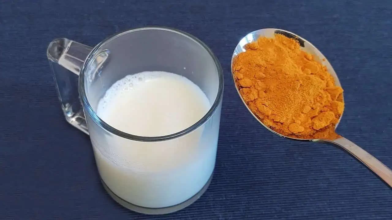 Neustále naberátena váhe, cítite sa chorľaví a bez energie? Stačí, ak lyžicu tohto korenia rozmiešate v mlieku!