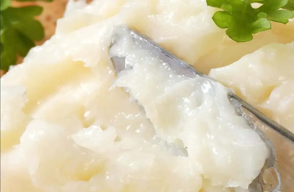 NECHYTÁ sa na ňu ani najdrahší olivový olej: Lacný zázrak našich babičiek vylieči boľavé kĺby, angínu aj virózy!