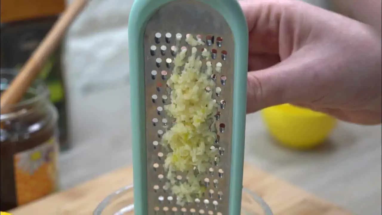 Toto je dôvod, prečo pijem KÁVU s citrónom, cesnakom a medom: Rada, za ktorú budete ďakovať!