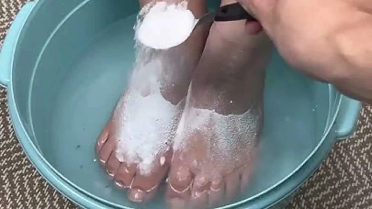 Použite sódu bikarbónu na nohy a sledujte čo sa stane: Účinok, za ktorý budete vďační!