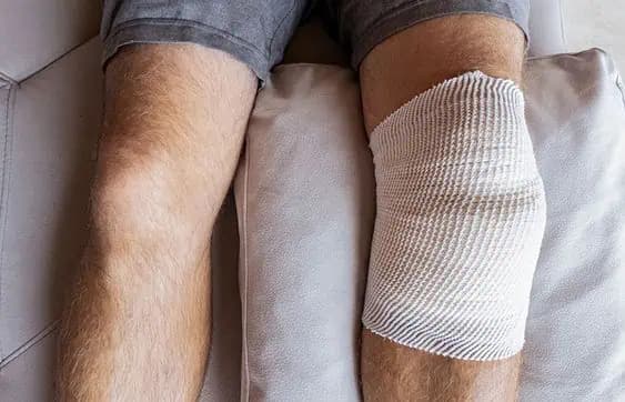 Tajomstvo našich dedov, ako zatočiť s bolesťou kolien bez drahých liekov proti bolesti: Poraďte to každému, komu bolesť strpčuje život!