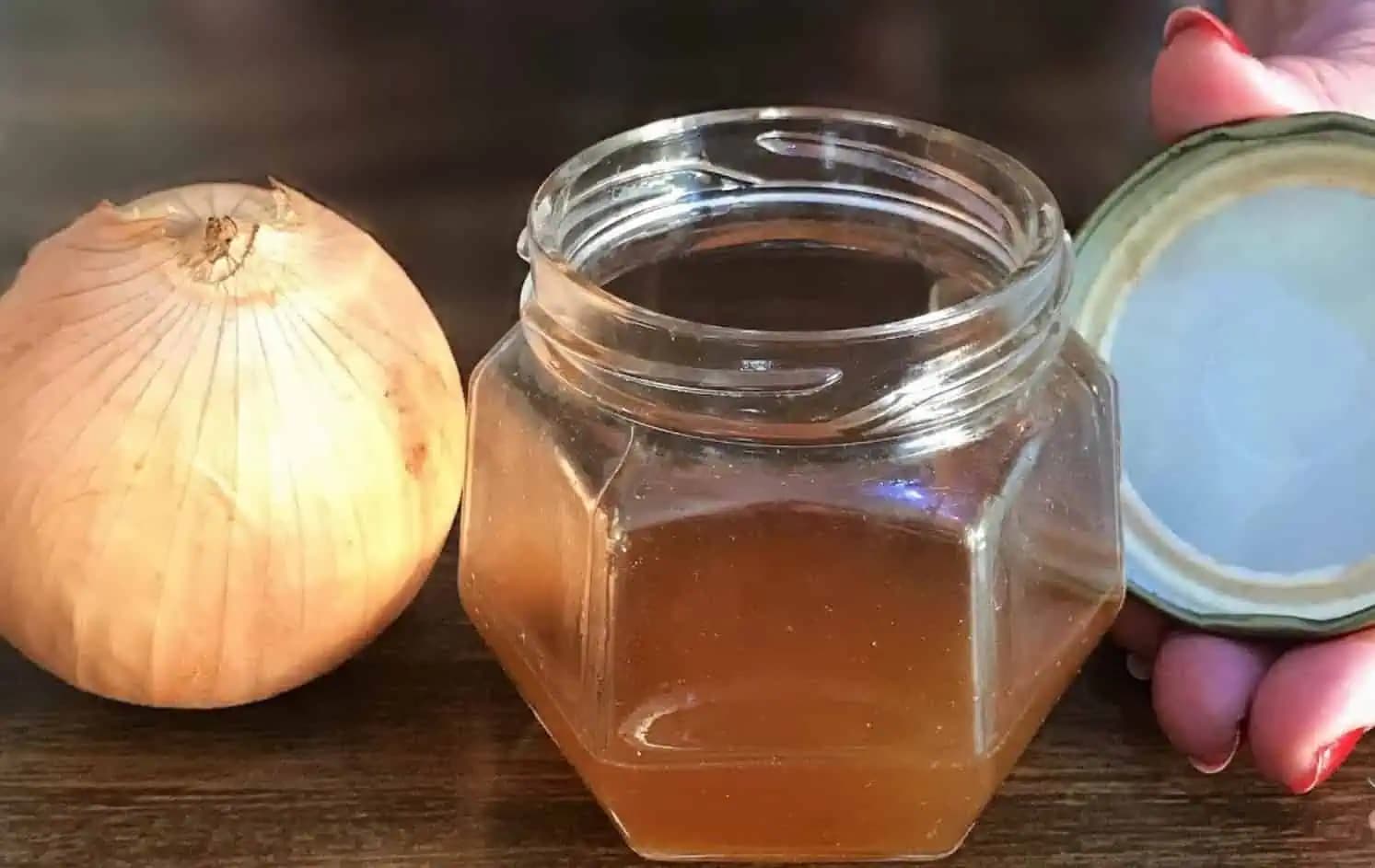 Domáci cibuľový sirup, ktorý čistí pľúca, lieči kašeľ a chrípku!