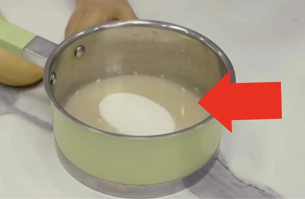 Babka zamiešala obyčajné pivo s cukrom a uvarila ZÁZRAK proti kašľu, chrípke a hlienu v pľúcach: Skoro nikto to nepozná!