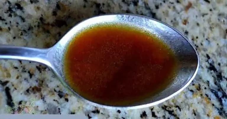 Zbaví vás KAŠĽA a vyčistí pľúca: Babkin odskúšaný zázrak z 2 prísad – skoro nikto to nepozná!