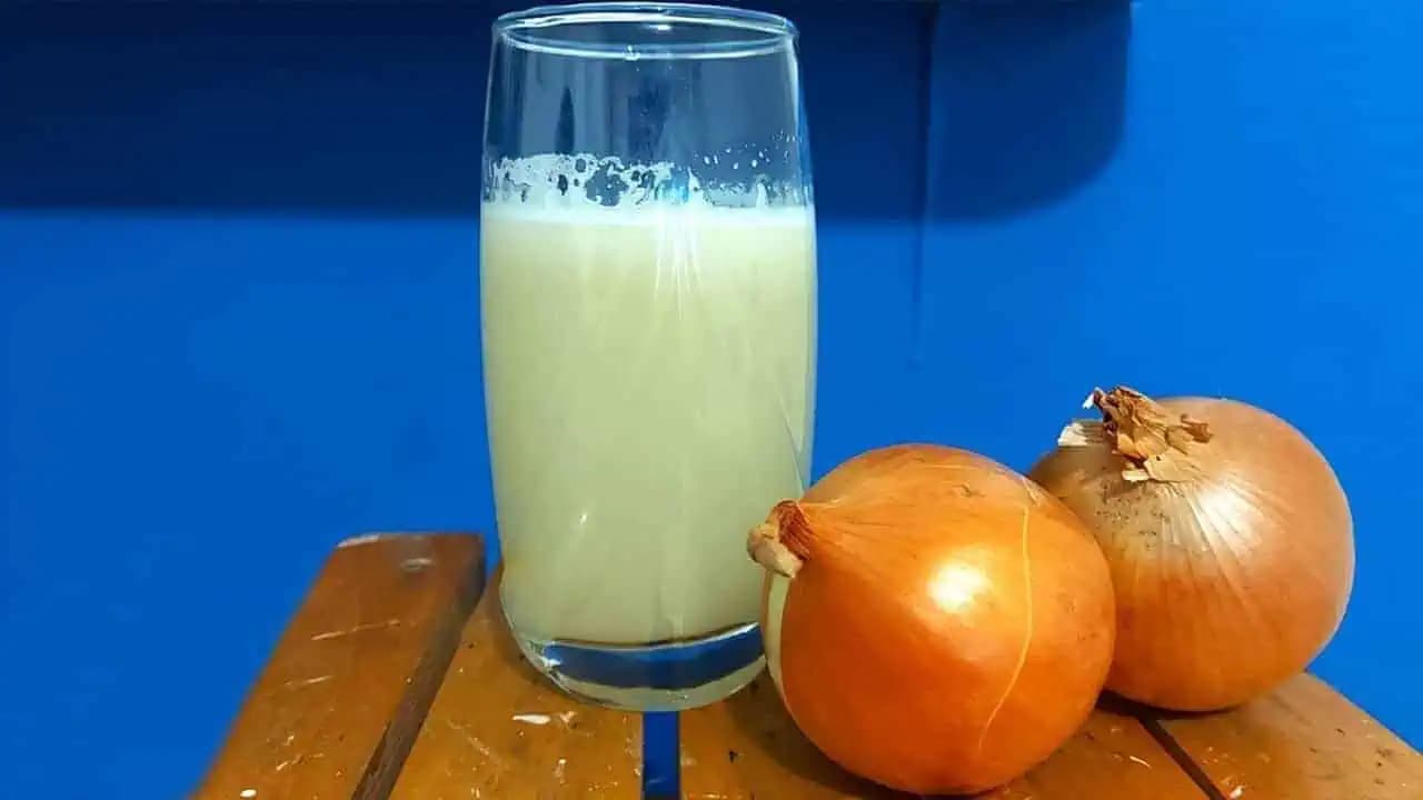 Po 40-tke mi konečne prestali padať vlasy a začali rásť oveľa rýchlejšie: Pomohol mi TENTO starý recept!