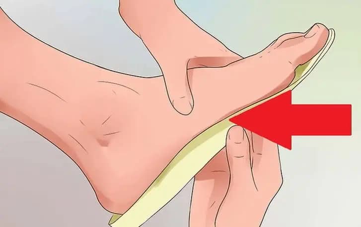 Moja 60-ročná mama robí túto vec každý deň a nohy má ako za mlada: Pár minút denne pre nohy bez bolesti a dobrý spánok!