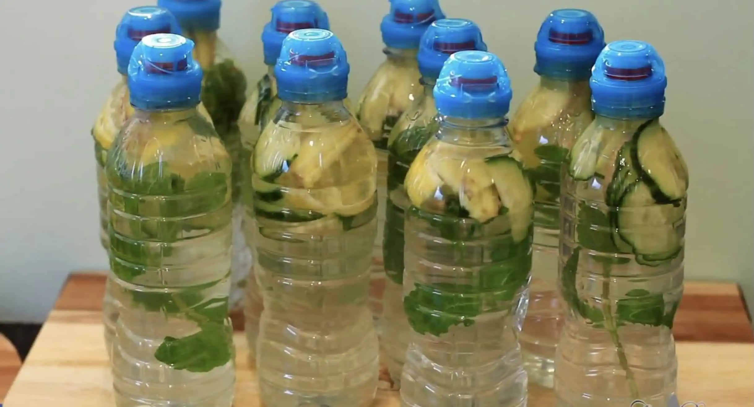 Už dva týždne pijem namiesto obyčajnej vody tento zázrak: Po 50-tke som konečne SCHUDLA, zmizli problémy s trávením a lepšie spávam!