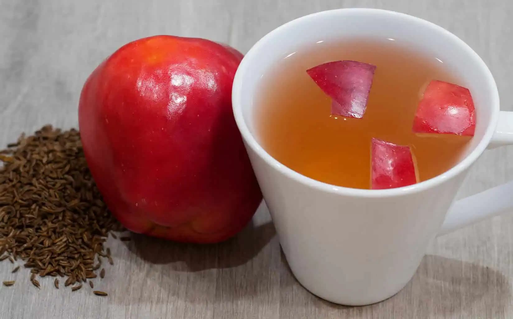 Dajte VARIŤ 1 lyžičku rasce s obyčajným jablkom a tento recept si uložte: NEUVERÍTE, na čo všetko to pomáha!