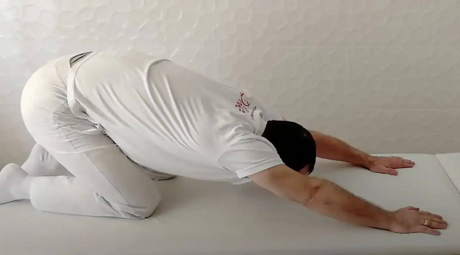 Moju mamu konečne NEBOLÍ chrbát: Chirurg ukázal najlepšie naťahovacie pohyby, ktoré zachránia chrbticu aj po 50-tke!