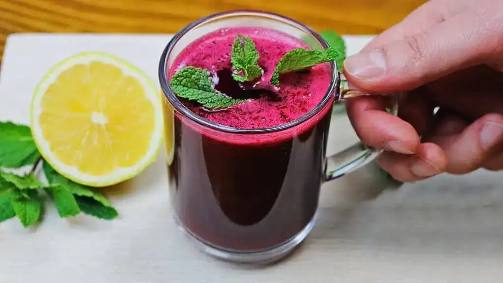 Zbohom vysoký tlak, bolesť hlavy a únava: Domáci RECEPT zlepší zdravie a vyčistí pečeň aj po 60-tke!