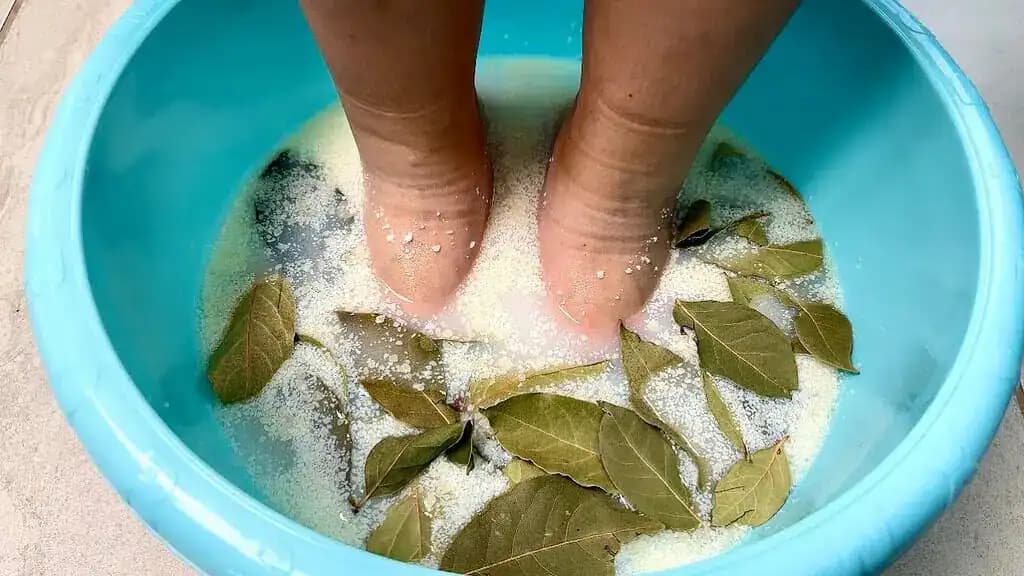 Všetky TOXÍNY odídu z vášho tela: Dajte si len 20 minút nohy do tohoto kúpeľa!