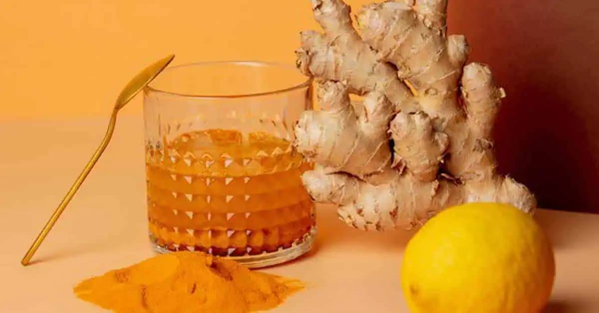 Cesnakový sirup so zázvorom a kurkumou lieči aj najhorší kašeľ, angínu a čistí pľúca – stačí 1 lyžička: TU je recept!