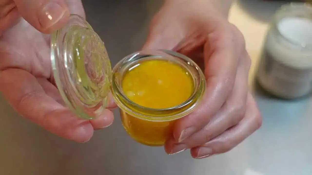 Moja mama má po 60-tke a teraz omladla o 10 rokov: Stačí natrieť večer a ráno neviete, čo sú vrásky (RECEPT)!