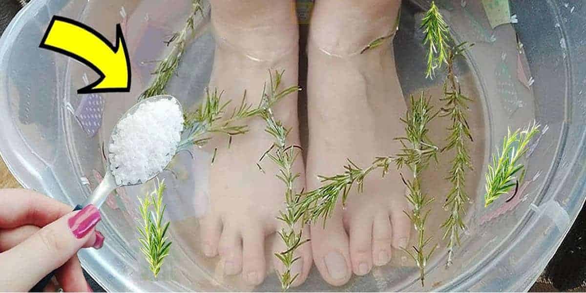 Po 50-tke ma začali trápiť opuchy, bolesti nôh a kŕčové žily: Pomohol mi TENTO KÚPEĽ, stačí 15 minút!