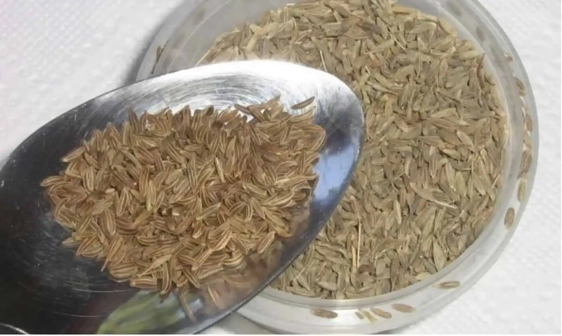 Neustále naberáte na váhe, zle spíte a bolia vás kĺby? Odpoveďou môže byť toto LACNÉ korenie!