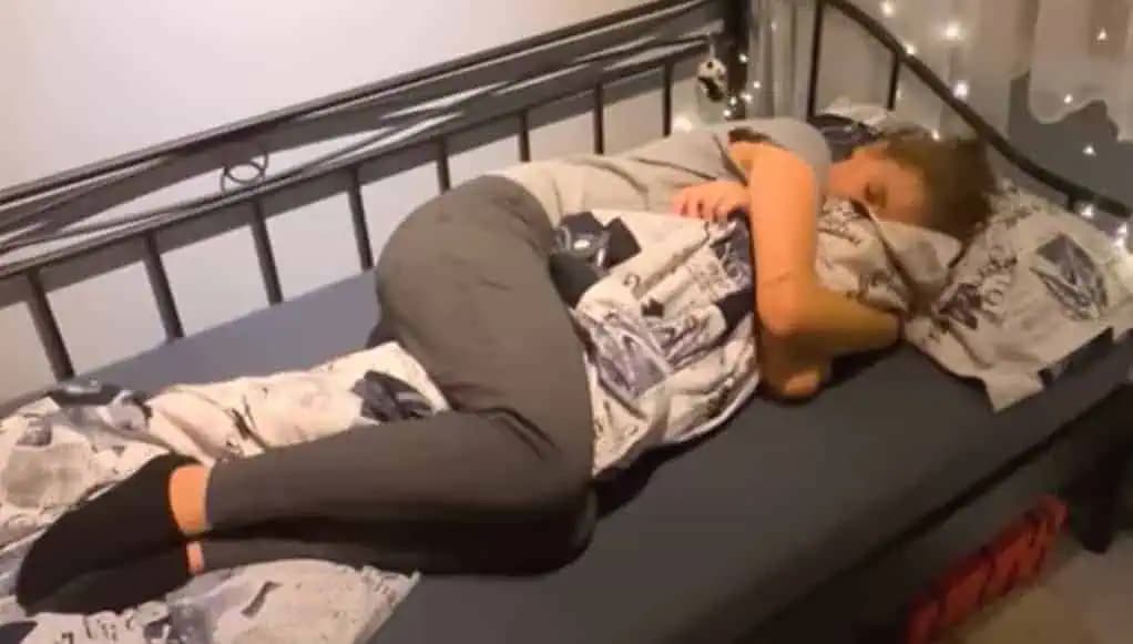 Toto by mal vedieť každý, kto v noci nemôže spať: Musíte skúsiť, čo dokáže tento trik – 2 minúty a spíte!