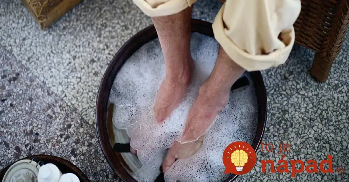 Túto radu som počula dávno, no skúsila som len nedávno. Dajte do lavóra trochu sódy, toto sa stane s vašimi nohami!