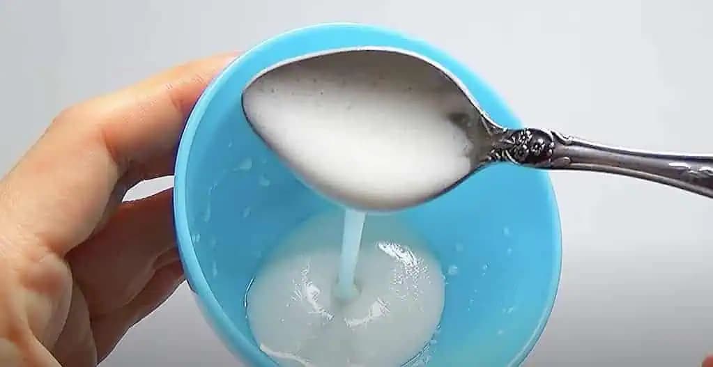 Moja mama má po 60-tke a všetci jej hovoria, že omladla o 10 rokov: Stačí natrieť túto zmes a neviete, čo sú vrásky (RECEPT)!