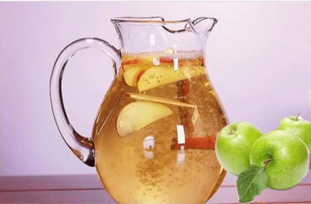 Moja mama si vždy ráno dáva vodu s jablkom a škoricou: Ani vo sne by mi nenapadlo, že to má TAKÝTO účinok!