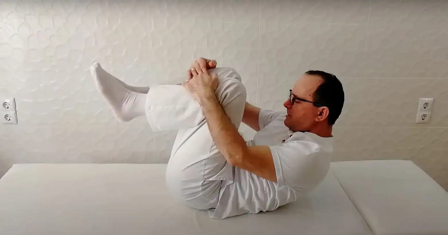 NEUROLÓG ukázal najefektívnejšie cvičenie na boľavý chrbát. Pomôže aj na veľkú bolesť!