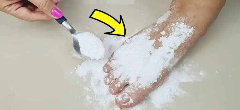 Ženy, dajte si na nohy obyčajnú SÓDU bikarbónu a nechajte pôsobiť len 15 minút: TU je účinok!