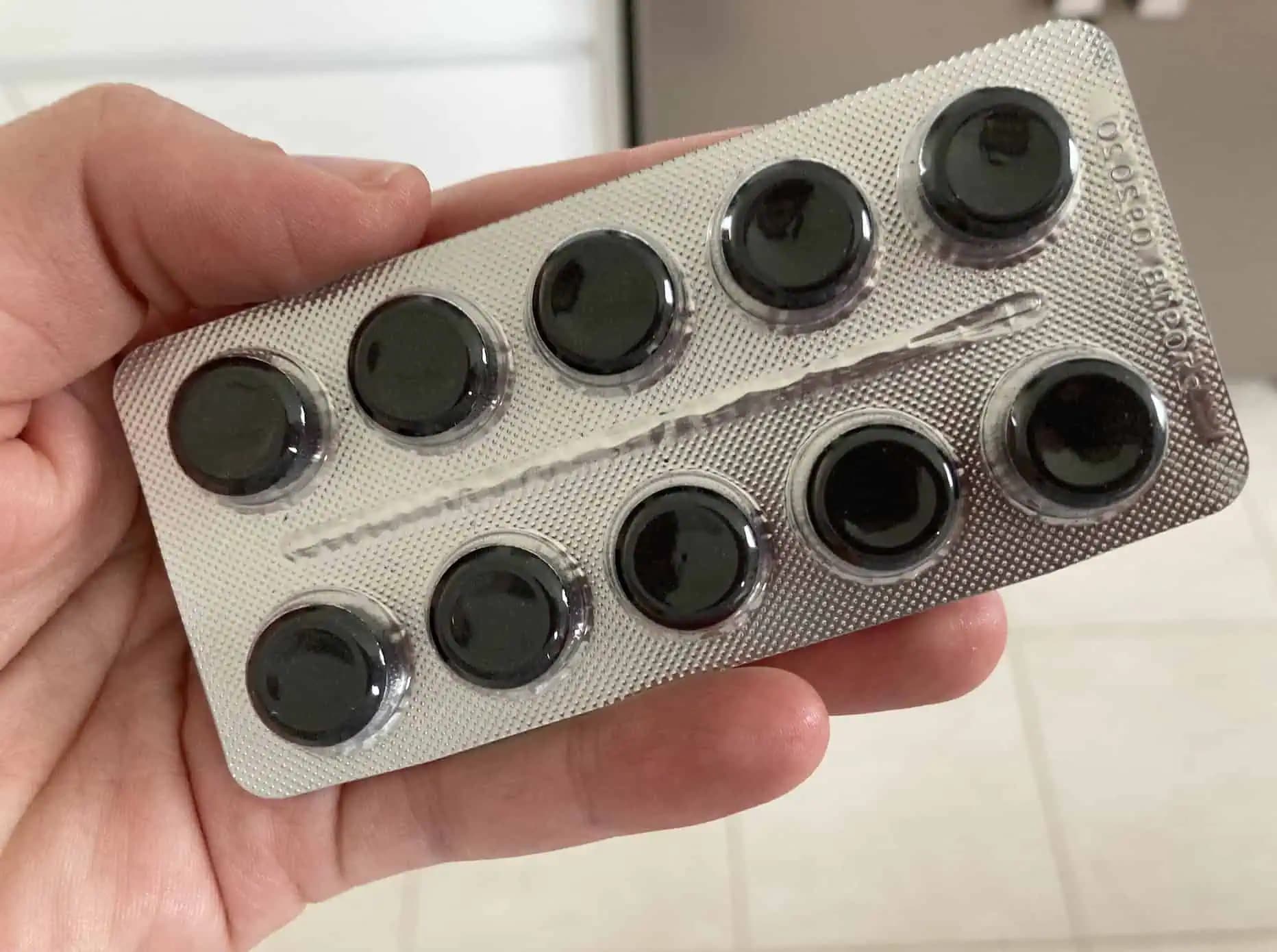 Kamarátka lekárka mi prezradila TAJNÉ ÚČINKY aktívneho uhlia, o ktorých ľudia vôbec nevedia: Iba lekári dobre vedia, čo všetko dokáže!