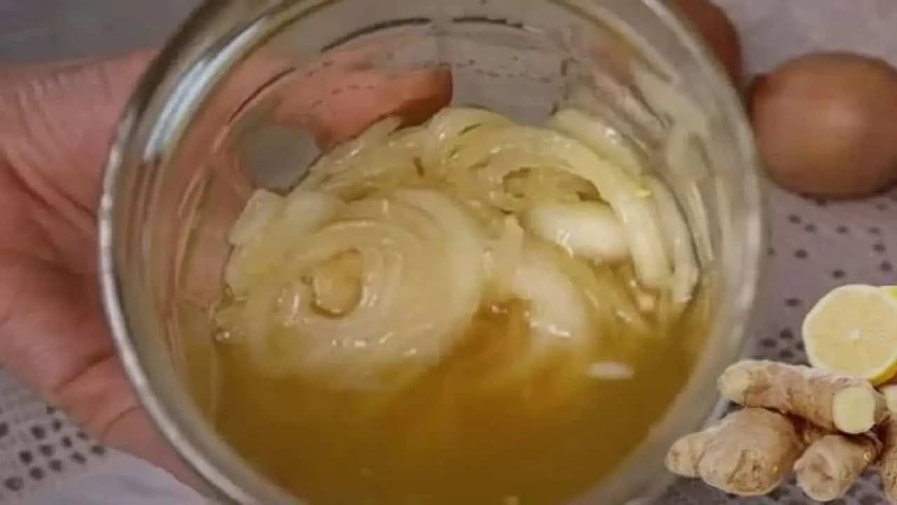 CIBUĽA, ZÁZVOR a MED na chrípku, kašeľ a hlien v pľúcach: Zapíšte si tento recept!