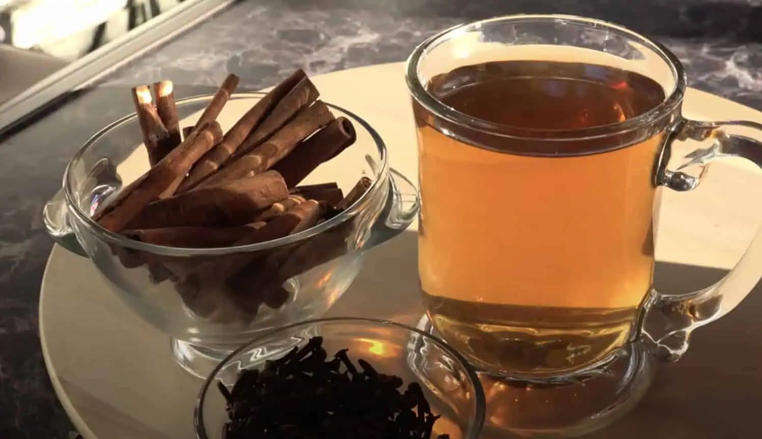 Toto radím každému, na koho lezie choroba: Dajte variť 10 klinčekov s 1 kusom škorice a počkajte päť minút – tento recept je darom z nebies!