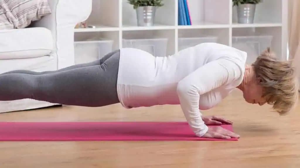 10- DŇOVÁ „plank“ výzva pre ženy každého veku: Pevné brucho, štíhlejšie stehná a zdravý chrbát!