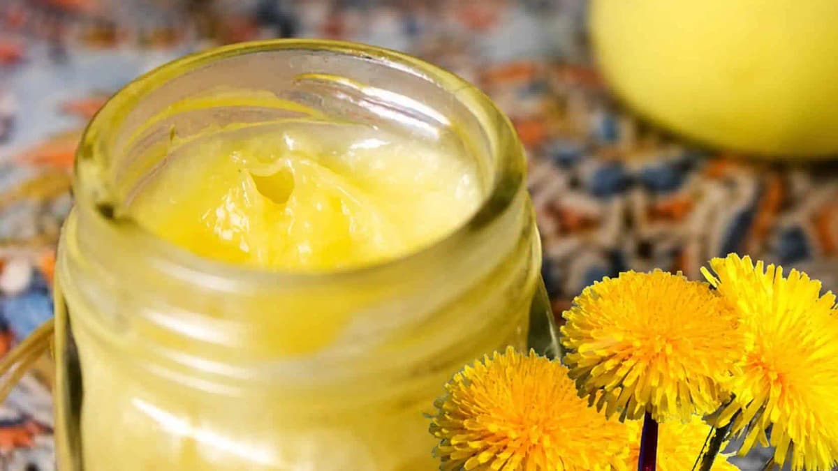 Vezmite obyčajný olej, hlávky PÚPAVY a vyskúšajte tento domáci zázrak: Ďakujem dedovi za tento RECEPT!