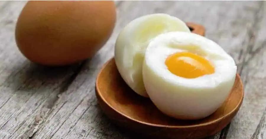 Pre každého, kto potrebuje schudnúť: Pridajte na 1 týždeň k vajíčkam TÚTO surovinu a máte bombu na chudnutie!