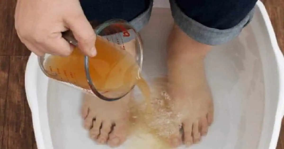 Raz za týždeň si namočte nohy do tohoto KÚPEĽA a sledujte, ako vaše choroby začnú miznúť!