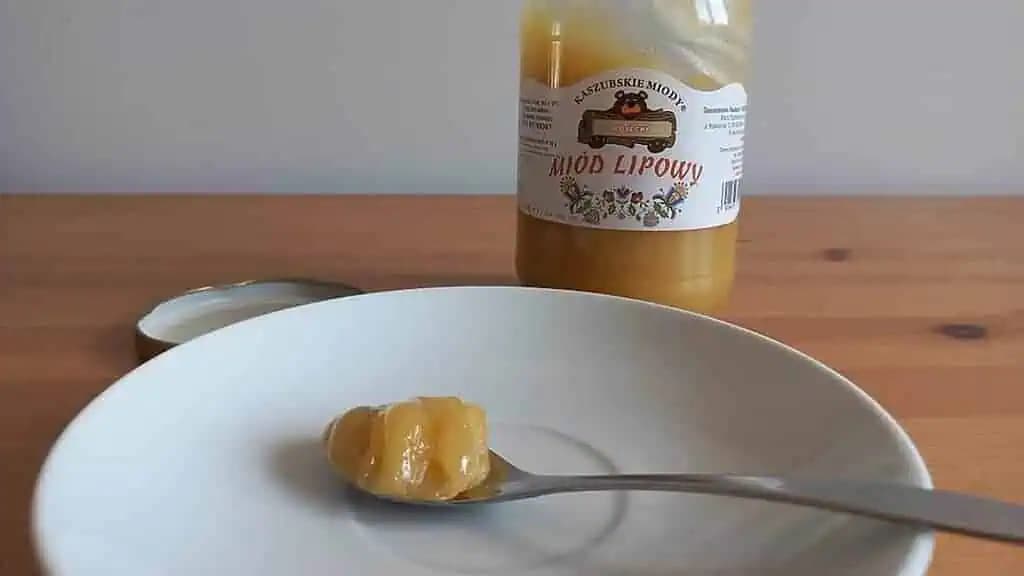 Jedzte LYŽIČKU medu každý deň pred spaním: Vaše telo sa vám poďakuje!